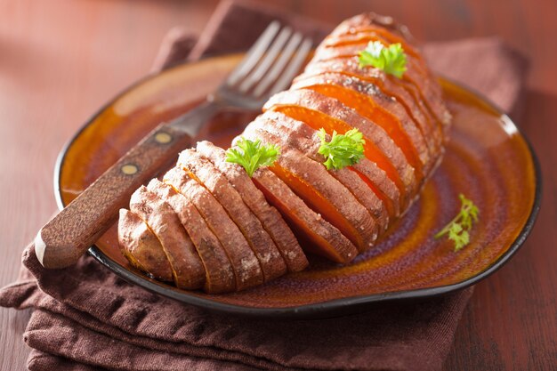 Pieczony ziemniak hasselback