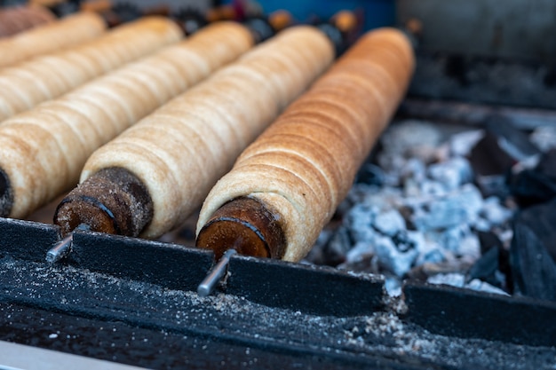 Piekarnia Trdelnik Na Ulicy W Pradze, Czechy.