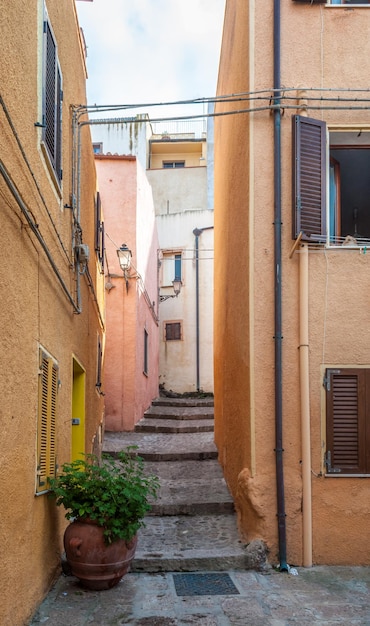 Piękna Aleja Starego Miasta Castelsardo