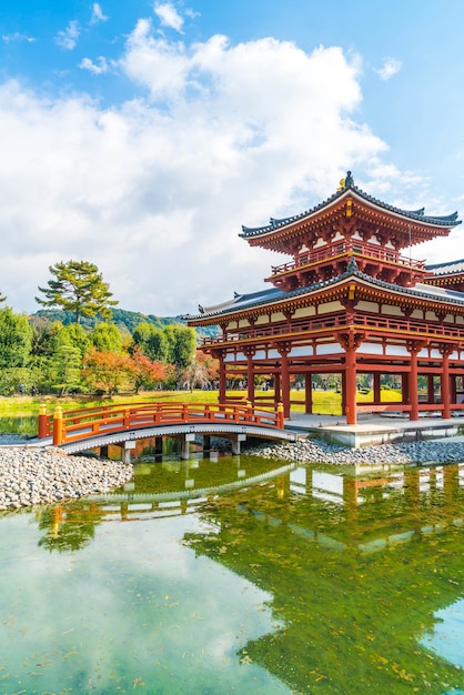 Piękna architektura Byodo-in Temple at Kyoto.