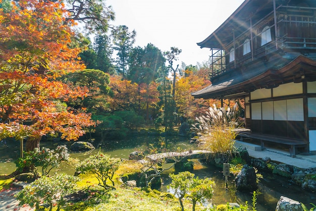 Piękna architektura przy Srebną pawilonu Ginkakuji świątynią