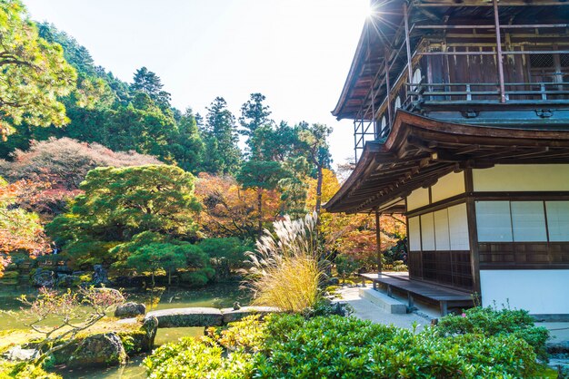 Piękna architektura przy Srebną pawilonu Ginkakuji świątynią