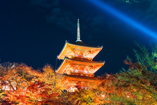 Piękna architektura w Kiyomizu-dera Świątynnym Kyoto.