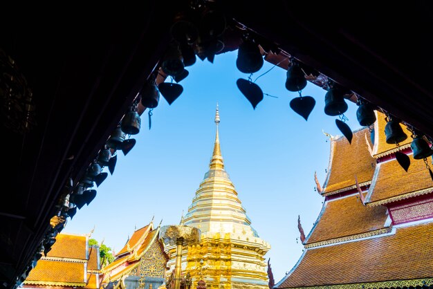 Piękna architektura w Wat Phra That Doi Suthep w Chiang Mai