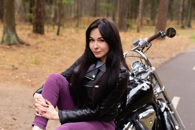 Piękna Brunetka Na Motocyklu