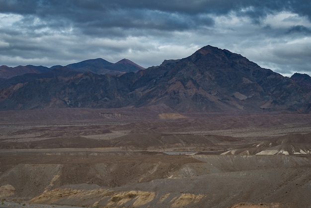 Piękna gliniana góra w Śmiertelnym Dolinnym parku narodowym Kalifornia