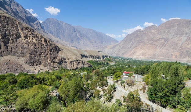 Piękna górska dolina w górach Karakorum w Gilgit-Baltistan, Pakistan