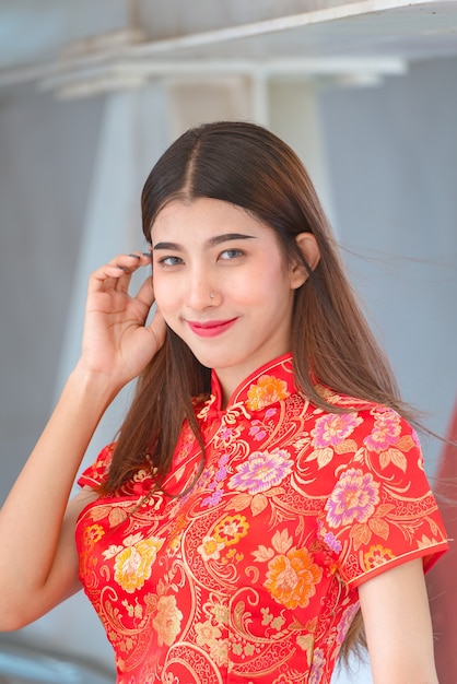 Piękna kobieta Azji na sobie tradycyjny strój