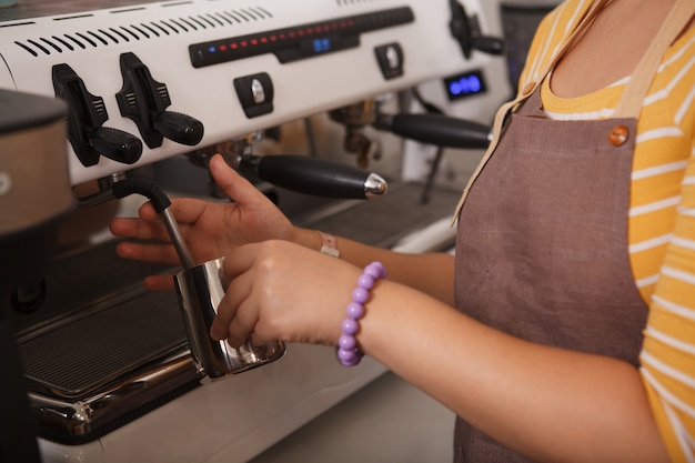 piękna kobieta barista