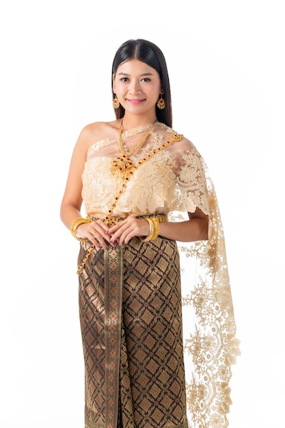 Piękna kobieta ono uśmiecha się w krajowym tradycyjnym kostiumu Tajlandia.