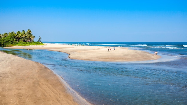 Piękna laguna i plaża w Goa w Indiach