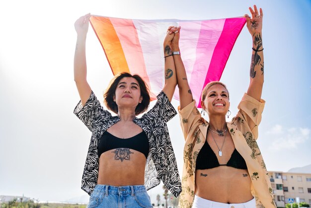 Zdjęcie piękna lesbijska para kochanków spotykająca się na świeżym powietrzu