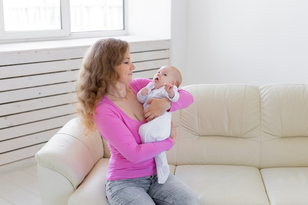 Piękna mama i jej dziecko