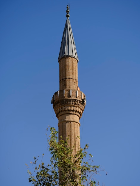 Piękna minaretka starego meczetu