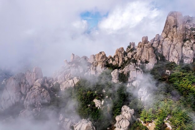 Piękna naturalna sceneria góry Laoshan w Qingdao