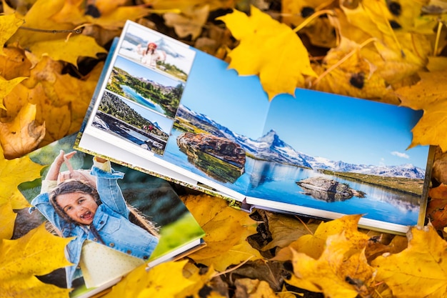 piękna okładka albumu ze zdjęciami na jesiennych liściach