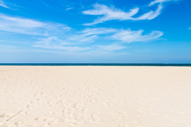 Piękna Plaża I Tropikalne Morze