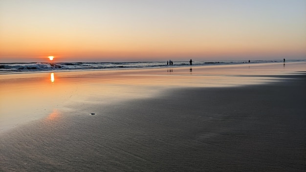 Piękna Plaża Morska Podczas Zachodu Słońca?