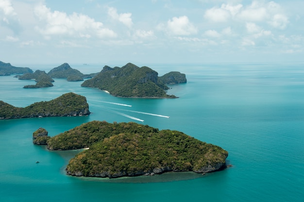 Piękna Plaża Przy Ang Thong Parkiem Narodowym, Tajlandia