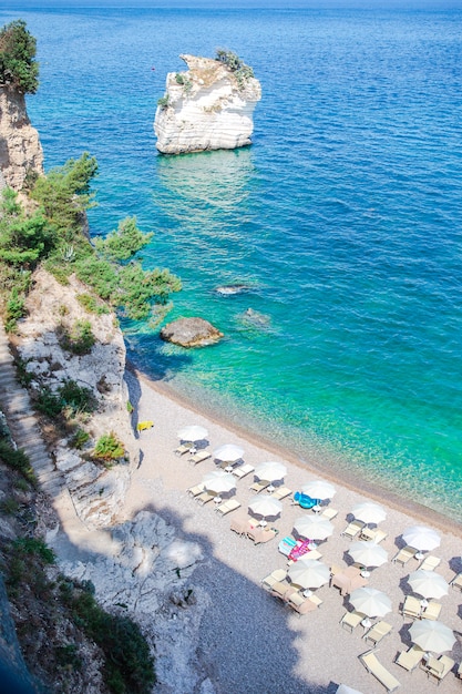 Piękna plaża w rezerwacie Gargano nad widokiem