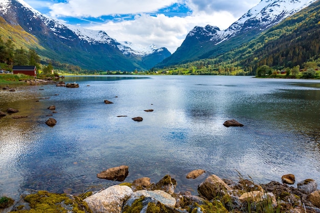 Piękna przyroda Norwegia naturalny krajobraz.