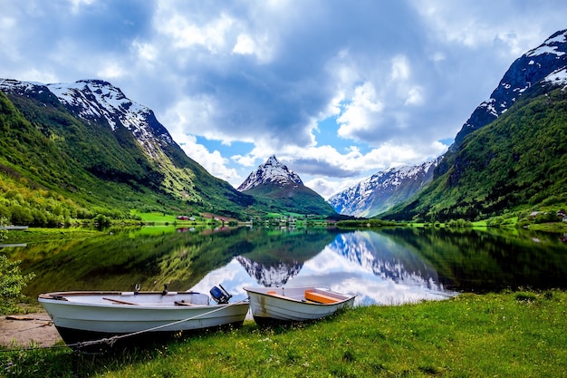 Piękna przyroda Norwegia naturalny krajobraz.