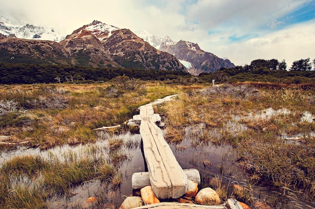 Piękna przyroda Patagonii. Trekking Fitz Roy, widok na Andy, Park Narodowy Los Glaciers, E