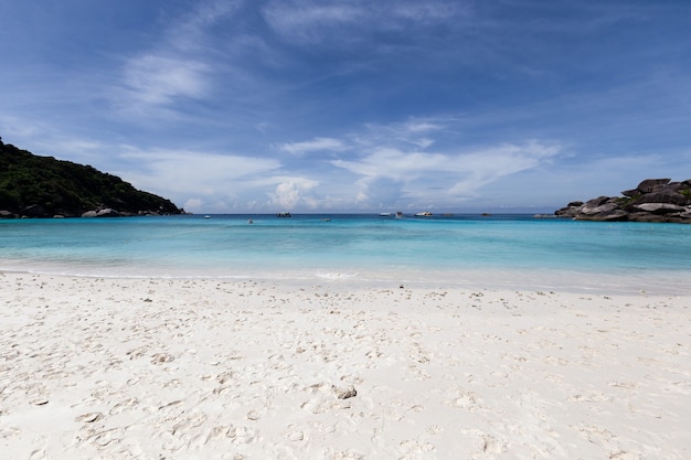 Piękna przyroda wysp na Morzu Andamańskim na wyspach Similan, Park Narodowy Mu Ko Similan, Phang-nga, Tajlandia