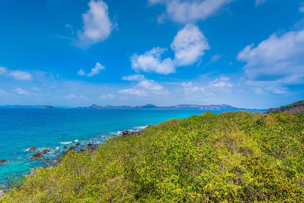 Piękna przyroda wysp na Morzu Andamańskim w Parku Narodowym Similan Islands Mu Ko Similan