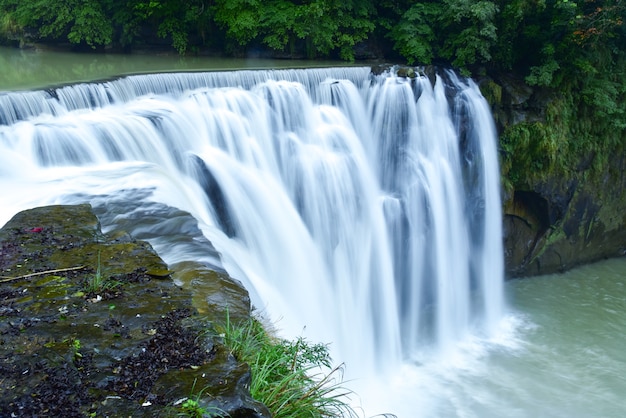 Piękna Shifen Waterfall W Dzielnicy Pingxi