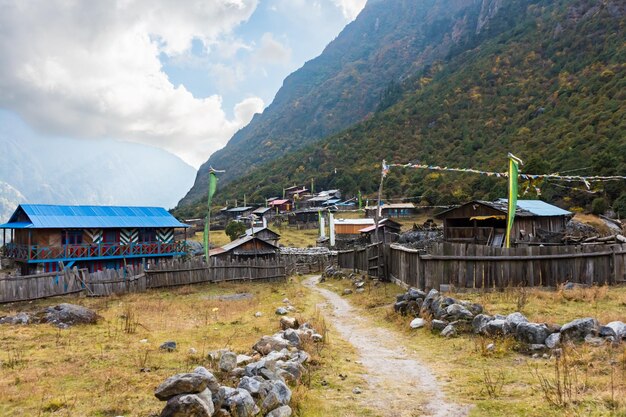 Zdjęcie piękna społeczność wioski phaley foley w himalajach krajobraz kanchenjunga taplejung nepal