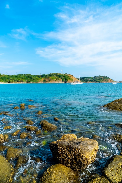 Piękna tropikalna plaża i morze