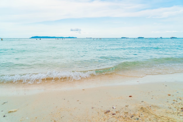 piękna tropikalna plaża na Koh Larn w Pattaya