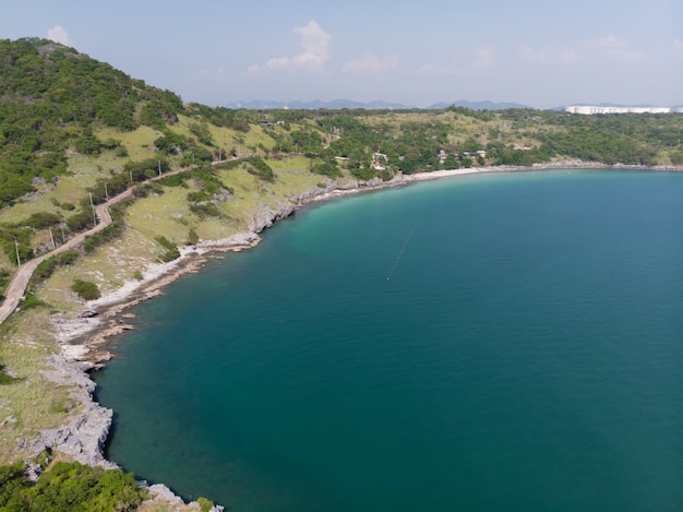 Piękna widok wyspy zatoka Srichang Tajlandia