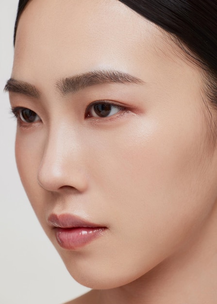 Piękne azjatyckie twarze kobiet do makijażu, kosmetyki do twarzy reklamujące hi res