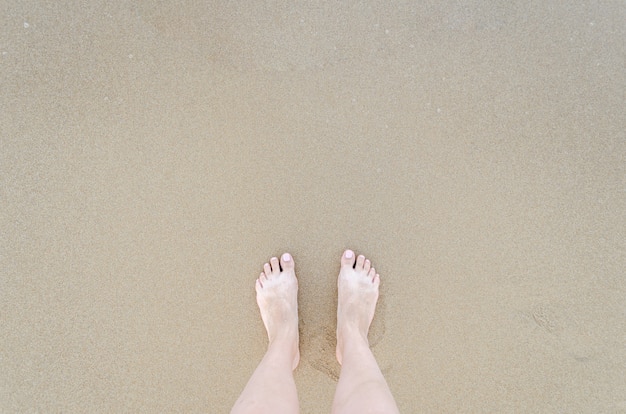 Piękne boso na plaży