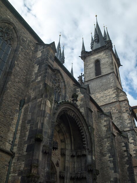 Zdjęcie piękne budynki architektoniczne w pradze w stolicy czech