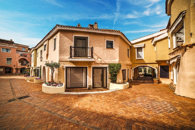 Piękne budynki w Porto Cervo Sardinia
