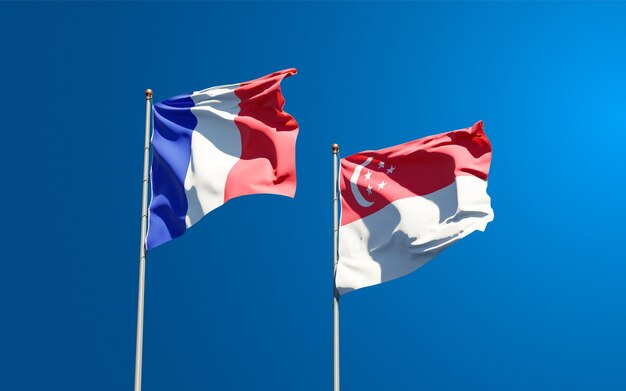 Piękne flagi państwowe Francji i Singapuru razem