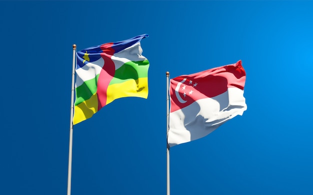 Piękne flagi państwowe Singapuru i Republiki Środkowoafrykańskiej Republiki Środkowoafrykańskiej