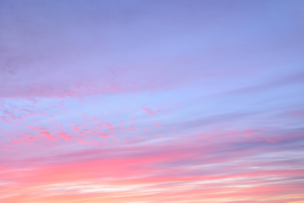 Piękne Kolory Nieba, Fioletu, Fioletu, Różu, Koralu, Pomarańczy, Kremowej Wanilii. Cirrus Chmury Poranne Niebo