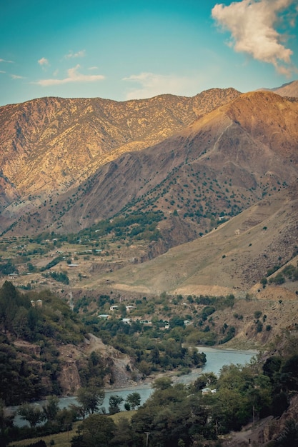 Piękne krajobrazy doliny Hunza wzdłuż autostrady Karakorum Gilgit Baltistan Pakistan