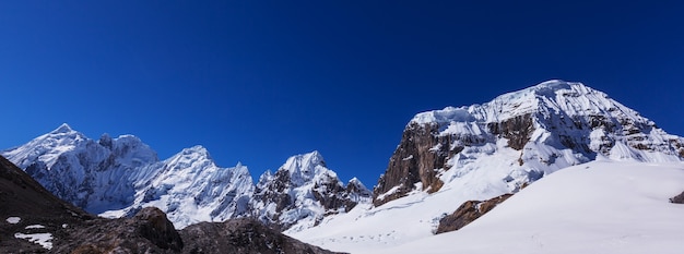 Piękne Krajobrazy Górskie W Cordillera Huayhuash, Peru, Ameryka Południowa