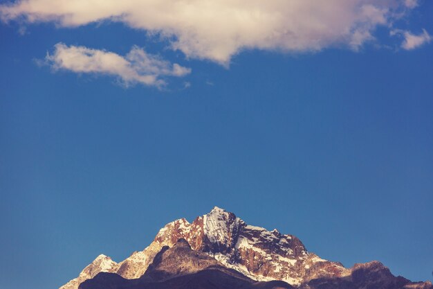 Piękne Krajobrazy Górskie W Cordillera Huayhuash, Peru, Ameryka Południowa