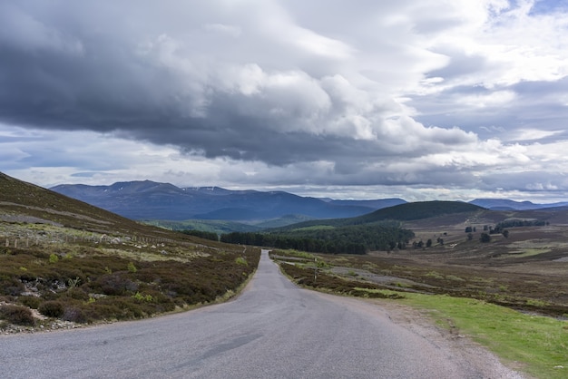 Piękne Krajobrazy Po Drodze Z Inverness Do Aviemore W Szkocji?