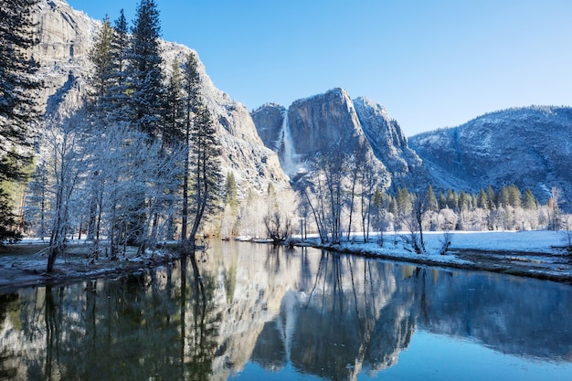 Piękne Krajobrazy Wczesną Wiosną W Parku Narodowym Yosemite, Yosemite, Usa