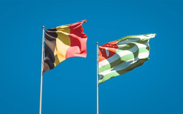 Piękne narodowe flagi państwowe Abchazji i Belgii razem