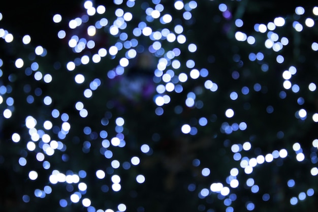 Piękne niebieskie światła w Nowy Rok wakacje w nocy