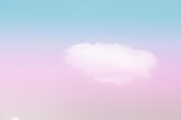 Piękne niebo i chmury w pastelowych kolorach