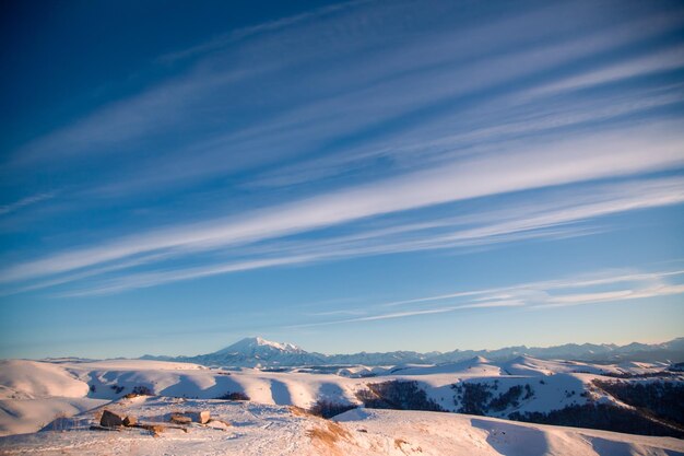 Piękne niebo i widok na Elbrus